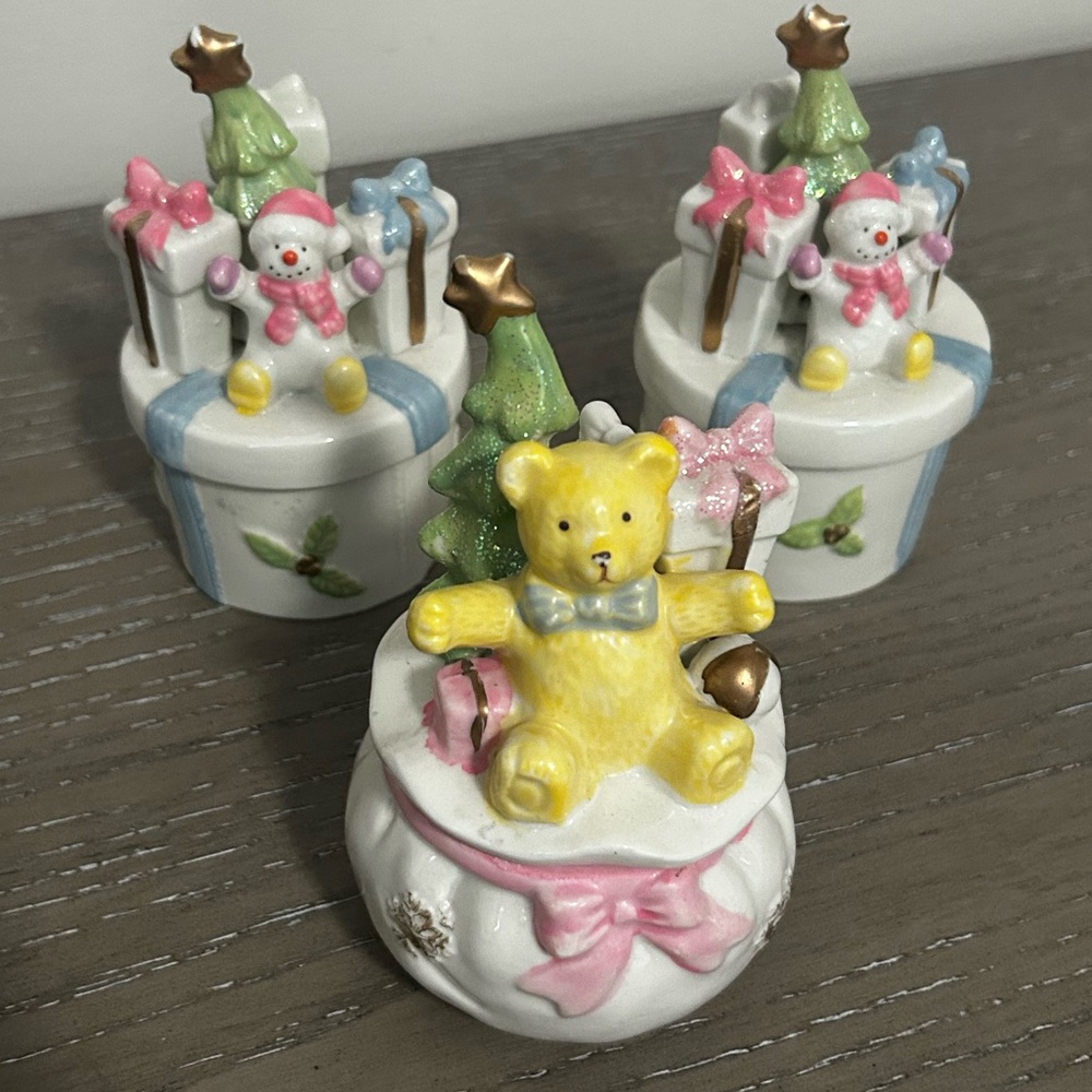 Vintage Porcelain Winter Bear and Snowman Figurines Storage containers - Picture 2 of 7